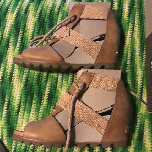 Sorel Joanie lace up wedge size 10-like new - Picture 1 of 9